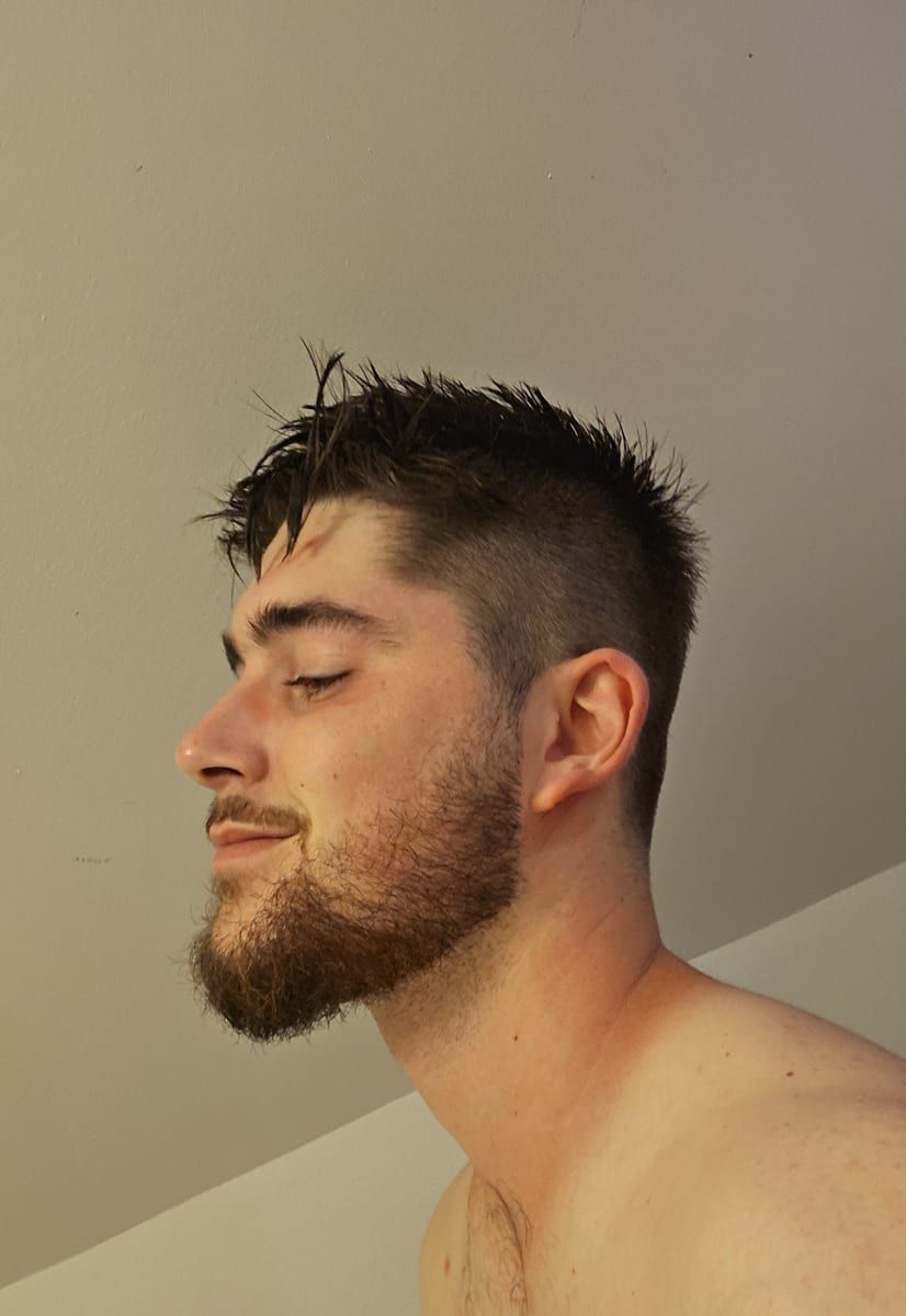Profil von Hamzah